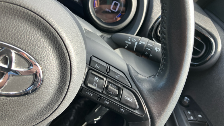 Toyota Yaris 1.5 Hybrid Design 5dr CVT Hybrid Hatchback